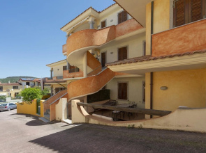 Comfortable Holiday Home in Lu Bagnu Near Seabeach