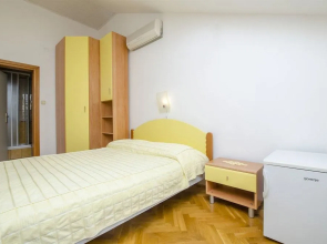 Apartment and Rooms Mate