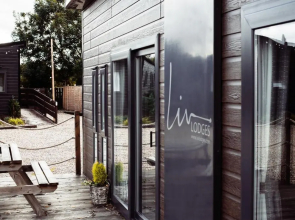 White Horse Holiday Park, Lincoln with Private Hot Tubs