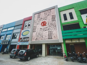 Reddoorz Plus Near Living Plaza Jababeka