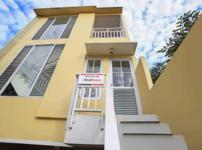 RedDoorz @ Radio Dalam