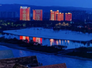 Anman Misty Wild Luxury River View Hotel (Gaozhuang Xishuangjing Star Night Market)