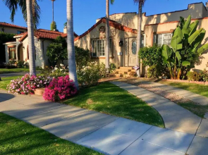 Spacious 1Bed, 1 Bath in Beverly Hills