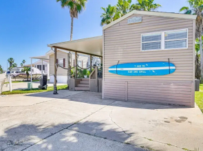 Resort-style Perks & Deck at Port Isabel Home!