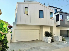 Beach Paradise Stunning 3-story in Long Beach!