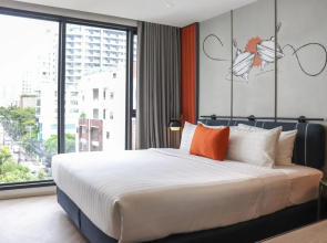 The Quart Ruamrudee by UHG