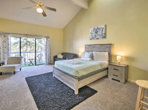 4 Mi to Cherry Grove Beach: Studio w/ Pool!