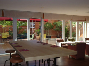 Chic & Basic Velvet Hotel