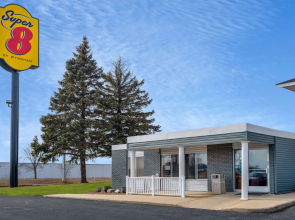 Super 8 by Wyndham Owatonna