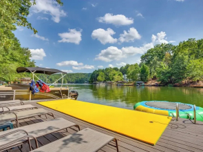 Lake Access: Waleska House w/ Floating Dock!
