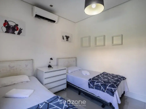 2BR House w/ Pool & BBQ in Penha Tzs210