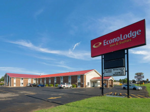 Econo Lodge Inn & Suites Escanaba North
