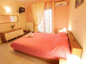Bussiness Maisonette Getaway 5 min From the Beach