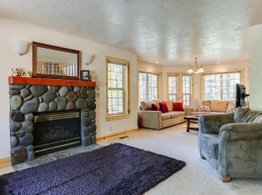 3 Mt. Baker-AC-Hot Tub-4BR/3BA