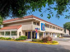 Super 8 by Wyndham Petaluma