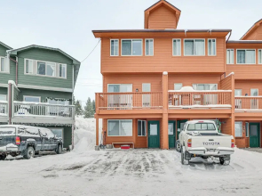 5 Mi to Ski Resort: Mtn-view Townhome in Dillon