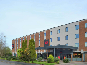Radisson RED London Gatwick Airport
