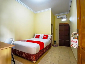 OYO 1720 A2b Residence