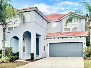6BR Resort Home Near Disney - With Private Pool Hot Tub and Games Room