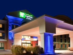 Holiday Inn Express Hotel & Suites Drums by IHG