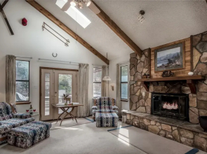 Enhanted Moose - Three Bedroom Cabin