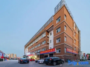 Manbo Hotel (Yichang Wuyue Plaza actually Home Store)