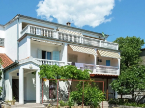 Spacious Four Bedroom Accomodation With 3 Great sea View Balconies, Garden, BBQ