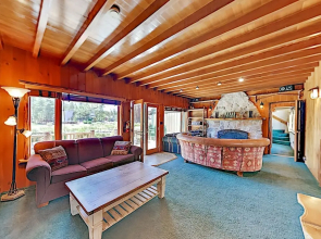 Incredible Lakeside Oasis W/ Private Dock 4 Bedroom Home