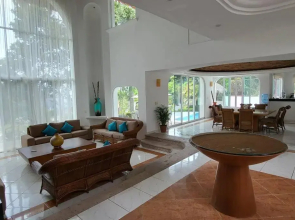 Heated Pool & Chef with Full Staff Included - 30 guest