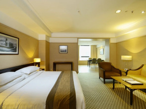 Pacific Regency Hotel Suites