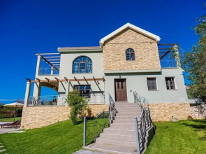 Filon Ktima Beachfront Upscale Villa