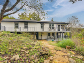 Steps to Table Rock Lake! Family Escape w/ 2 Decks