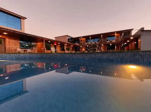 Arya Resort & Spa