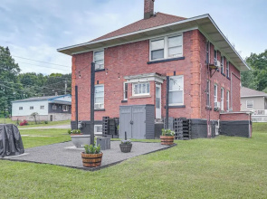 Spacious Home in Ramsay: 9 Smart TVs + Pool Table!
