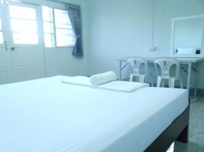 Albatross Guesthouse @ Thungwualaen Beach