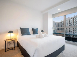 Modern Bright Central Apartment by Zodiak Stays