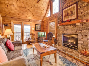 Robins View 2 Bedroom Home with Hot Tub