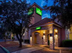 HomeTowne Studios Phoenix - Dunlap Ave