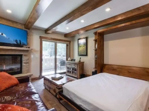 Villa Cortina 130 Condo Short Walk to Vail Village by RedAwning