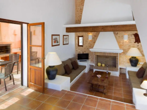 CAN NOVES - 5 Suites Recently built villa with bbq & outside area