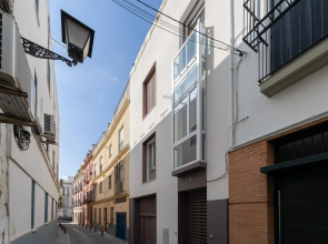 Charming 2 Bedroom Apartment with Private Roof-Top in the Heart of Seville