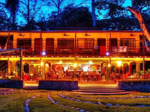 Iguana Lodge Beach Resort