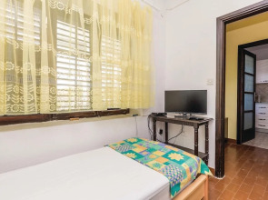 Nice Home in Stara Novalja With Wifi and 3 Bedrooms