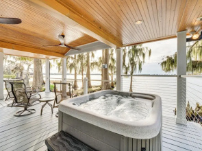Hot Tub & Fire Pit: Lakefront Home on Lake Eloise