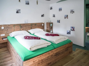 BRATWURSThotel