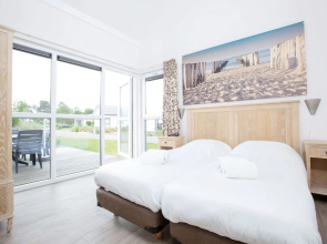 Detached Single Story Holiday Home Near the Sea
