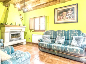 House with 3 bedrooms in Trescares with wonderful mountain view and enclosed garden 20 km from the beach