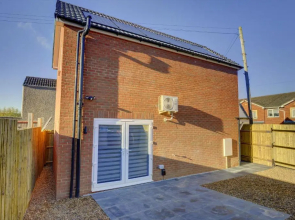 Modern 2BR House & Private Parking & Kid-friendly