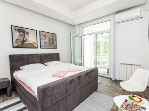 150sqm Apartment With 4 Units Great FOR Groups