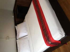 Huaysay Riverside Hotel